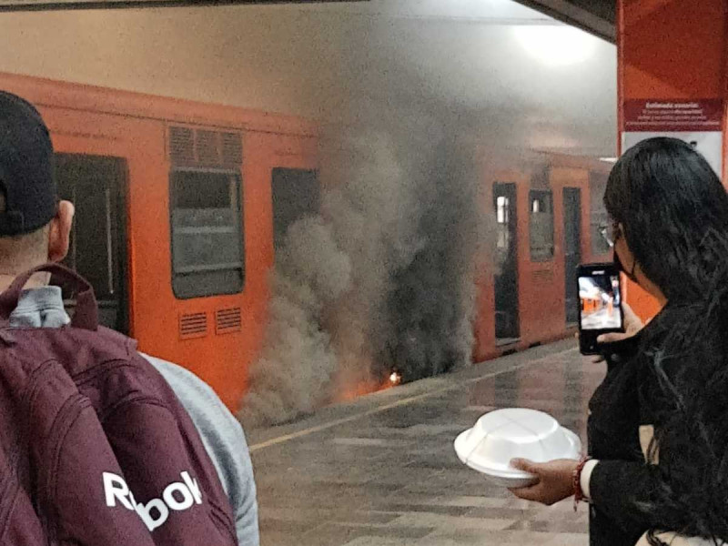 MX: The Metro again!  Car of Line 5 Polytechnic station catches fire in CDMX