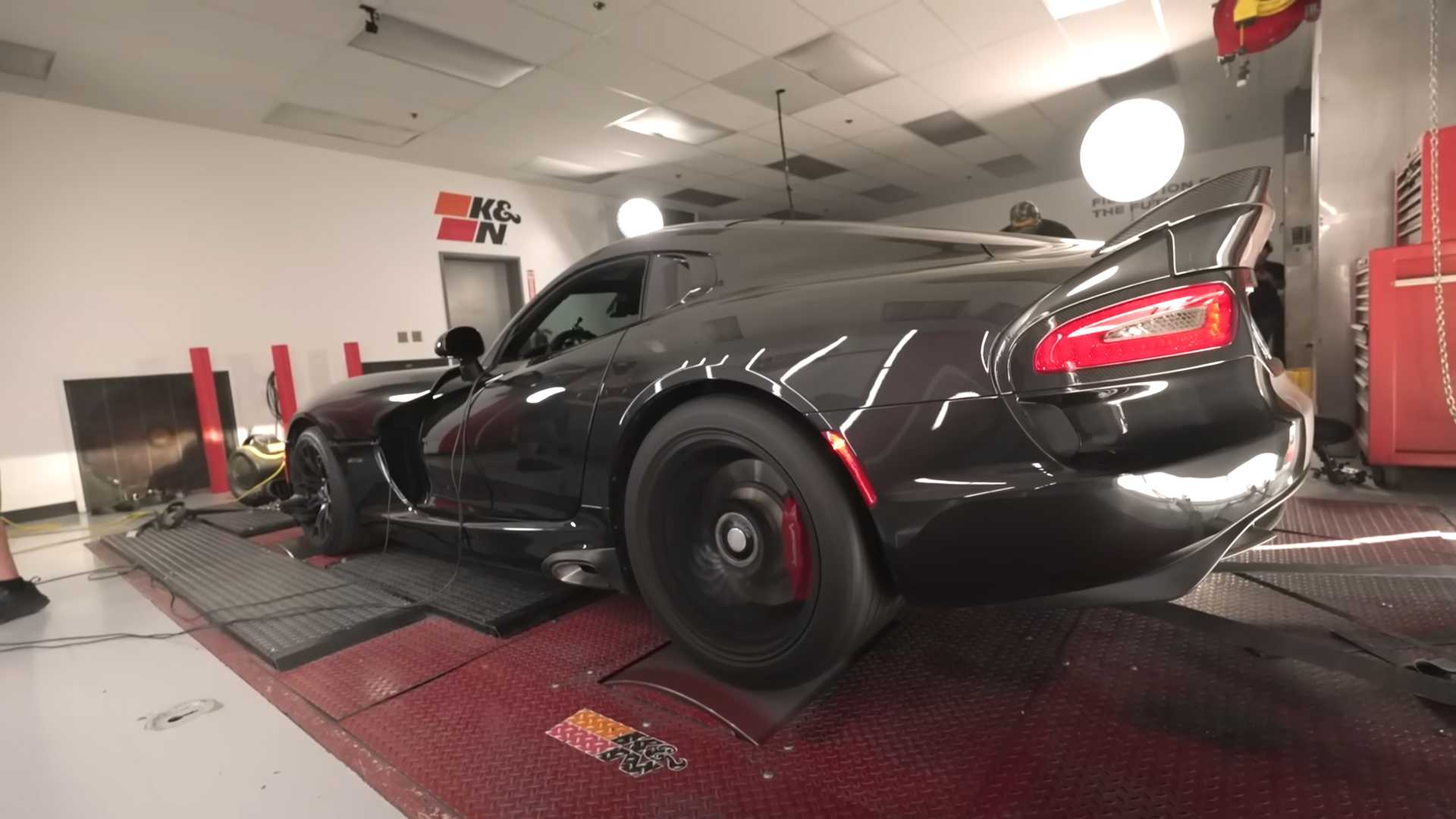 The 2014 Dodge Viper GTS Sounds So Wicked It Makes the Dyno Run