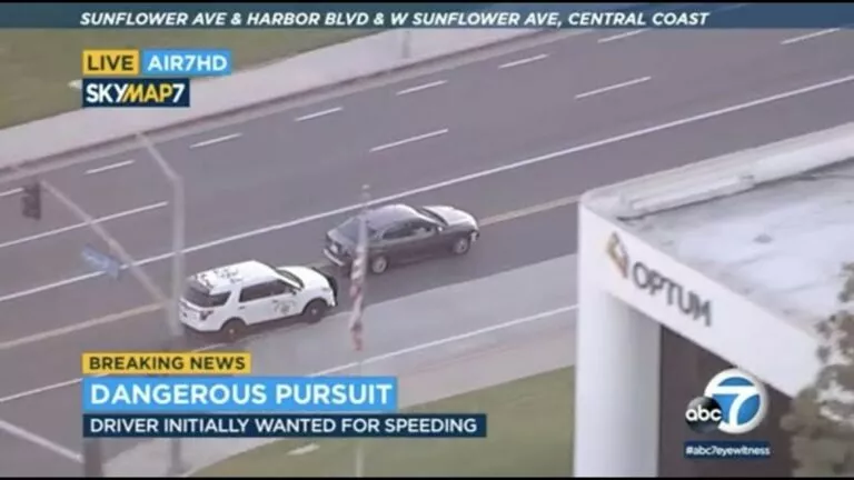 USA: California Highway Patrol ends chase with perfect PIT maneuver