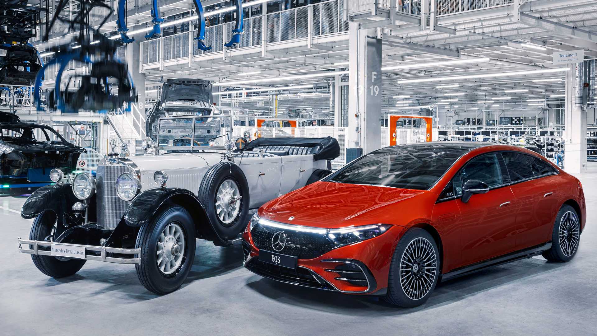 मर्सिडीज सिंडेलफिंगेन में उत्पादित 22 मिलियन वाहनों का जश्न मनाती है